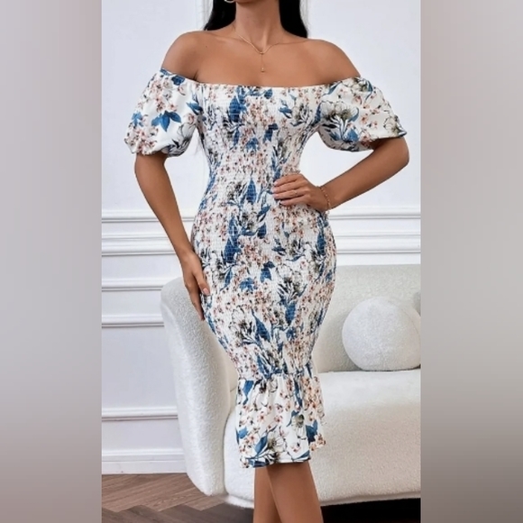 Pretty Garden Dresses & Skirts - Women's Pretty Garden Floral BodyCon Dress Short Puff Sleeve, Medium, NWT